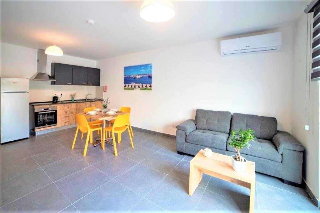 Isky Apartments Gzira Bagian luar foto