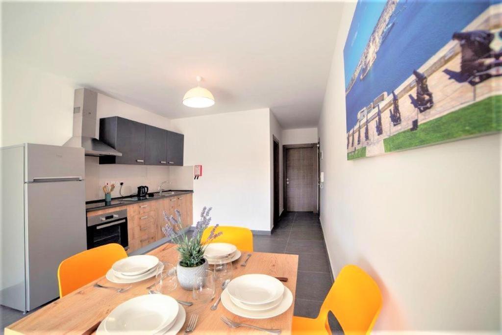 Isky Apartments Gzira Bagian luar foto