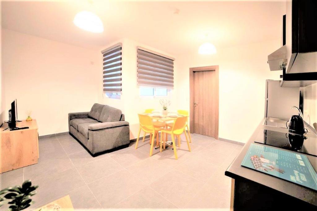 Isky Apartments Gzira Bagian luar foto