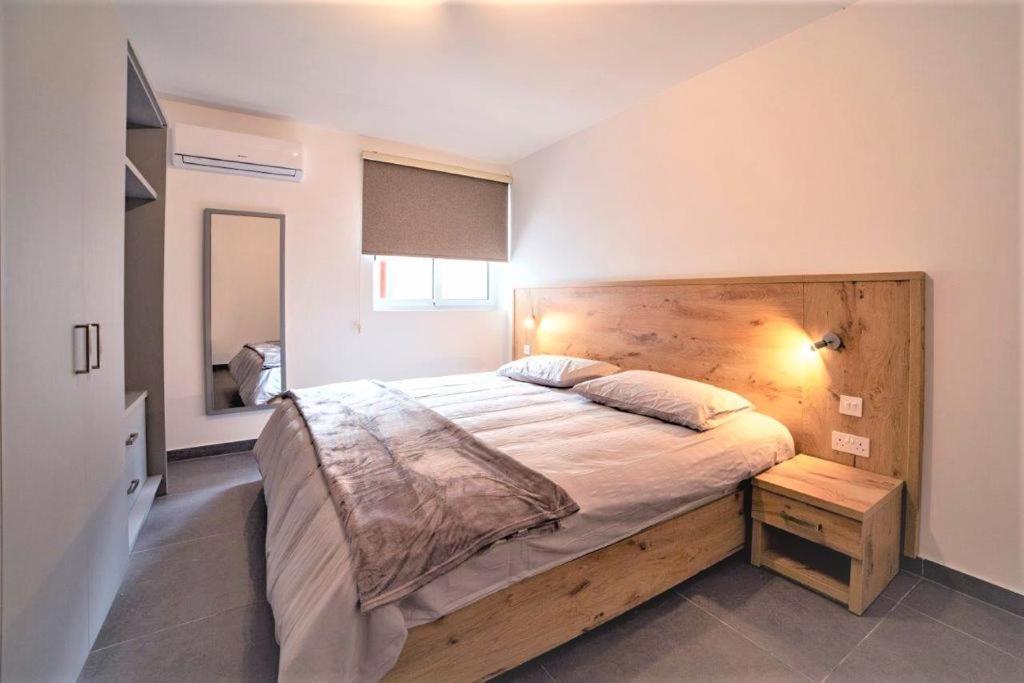 Isky Apartments Gzira Bagian luar foto