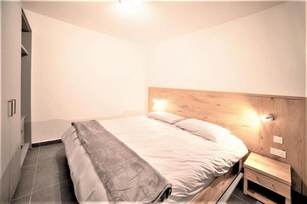 Isky Apartments Gzira Bagian luar foto