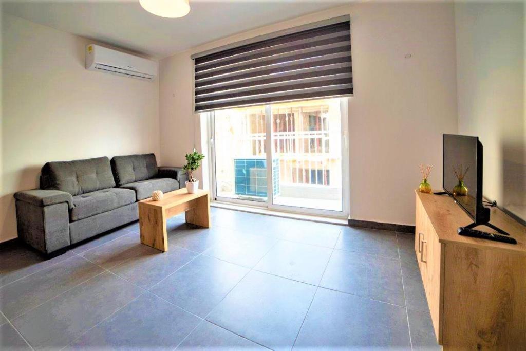 Isky Apartments Gzira Bagian luar foto